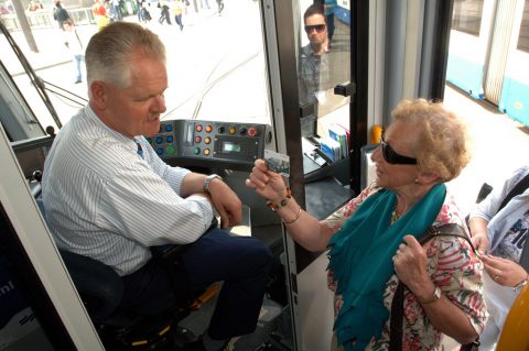 Oudere reiziger, GVB, tram, openbaar vervoer