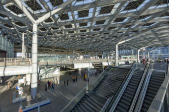 Den Haag Centraal, trap, tram, foto: ProRail/Rob van Esch