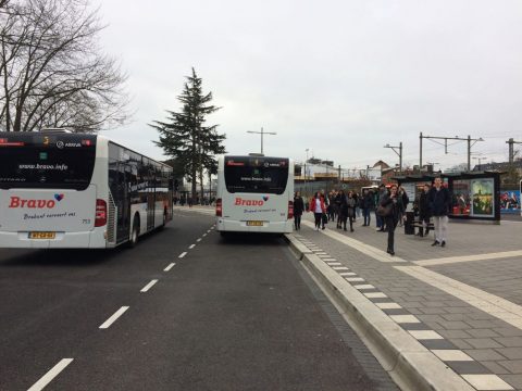 Tijdelijk busstation van Arriva op station Tilburg