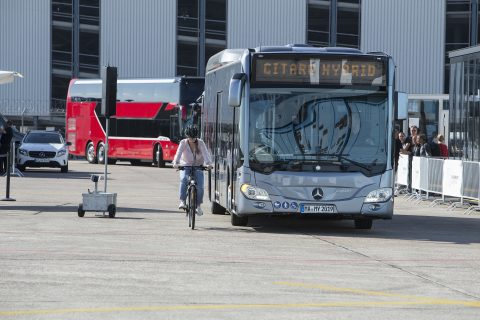 Daimler-bus tijdens Product Experience dag IAA