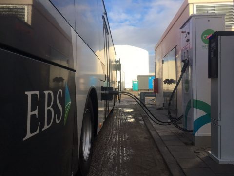 Groengasbus van EBS aan tankpunt PitPoint