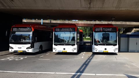 Mercedes- en VDL-bus van EBS voor Haaglanden