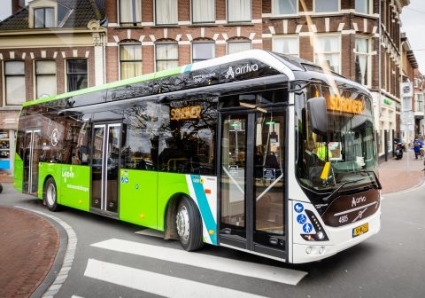 Arriva-bus in Leiden (foto: Erik Karst)