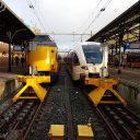 NS-trein en Arriva-trein op Groningen
