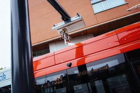 Pantograaf elektrische bus (foto: Arriva)
