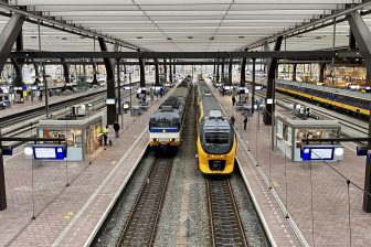Sprinter en intercity op Rotterdam Centraal