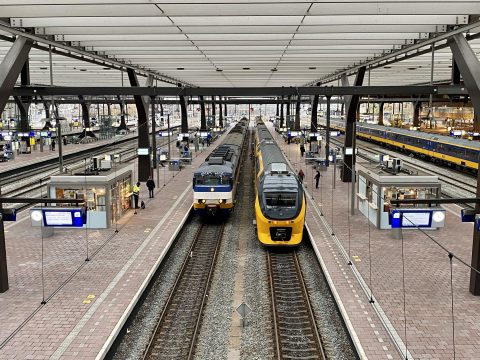 Sprinter en intercity op Rotterdam Centraal