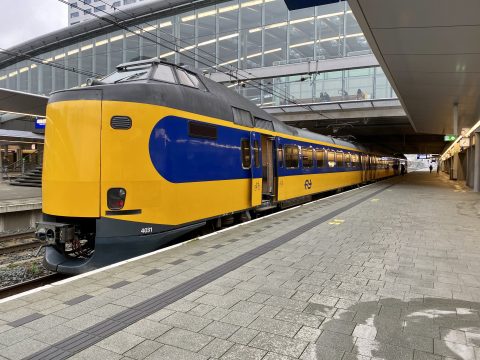 NS-trein op Rotterdam Centraal.