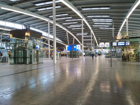 Utrecht CS stationshal coronatijd