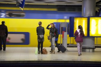 Reizigers station Schiphol (foto: NS)