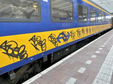 NS-trein met graffiti