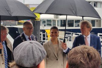 Zweedse kroonprinses Victoria met Aboutaleb in de haven van Rotterdam. Foto: Sander van Vliet