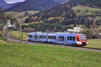 Waterstoftrein Alstom rijdt in Duitsland.