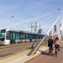Rotterdamse tram van RET op Erasmusbrug