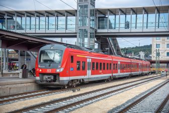 Een trein van Deutsche Bahn