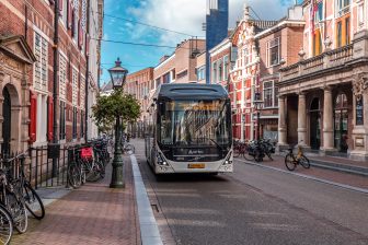 Beeld: bus in Leiden